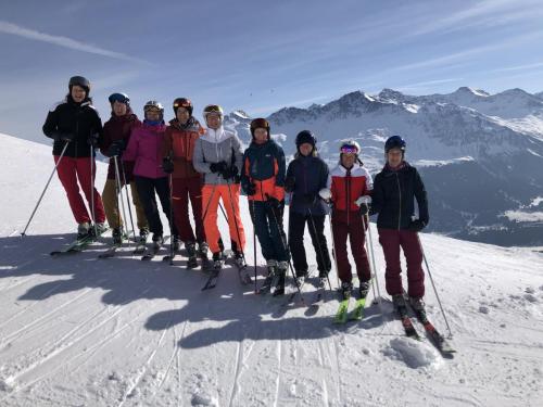 Alles fahrt Ski...