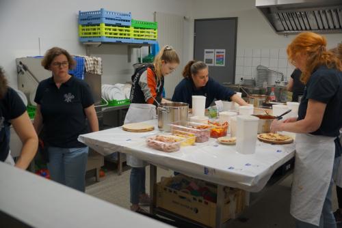 01 Pizza belegen (1)