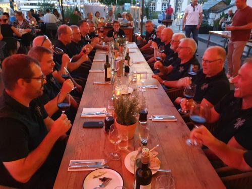 22 Nachtessen im Rest. Konzil