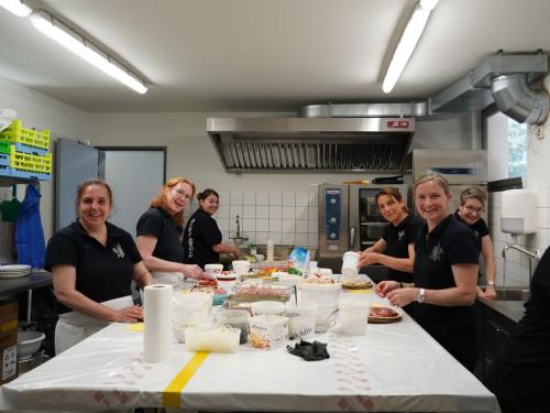 04 Pizzaessen Küche (02)