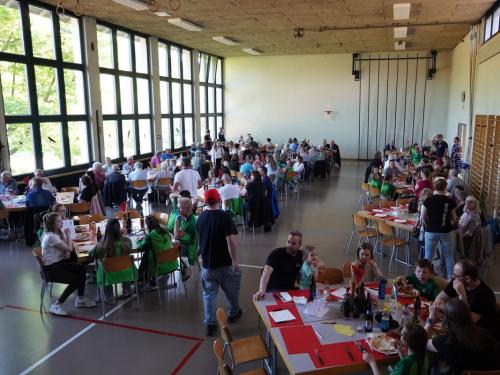 09 Pizzaessen Service und Gäste (3)