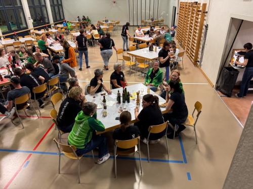 09 Pizzaessen Service und Gäste (4)