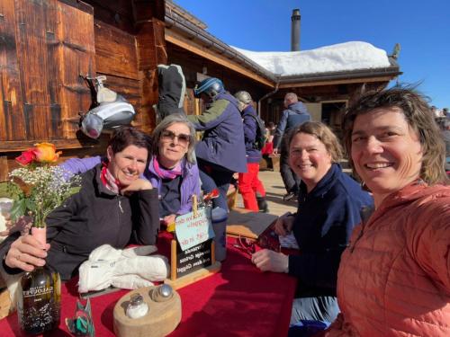 4 Freitags-Skifahrerinnen