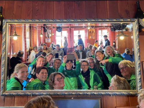 10 Gruppenbild auf Fluhalp