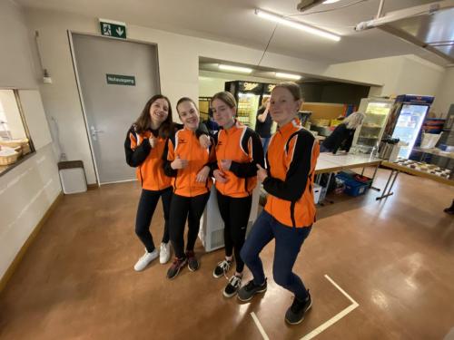 Essens-Verträgerinnen Laila, Sara, Rahel, Lynn