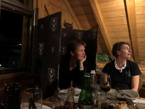 12 Nachtessen und Absacker im Hotel (1)